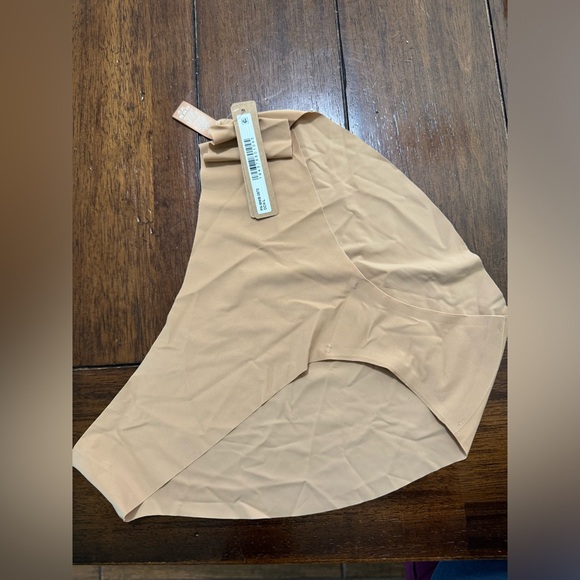 FREE CUT MID WAIST BRIEF - Picture 1 of 2